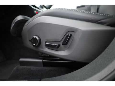 Volvo XC60 T8 Recharge Ultimate Black Edition | Full option | Luchtvering | Massage | Bowers &Wilkins | HUD | Pano | stoelventi. | | Gelaagd Glas |