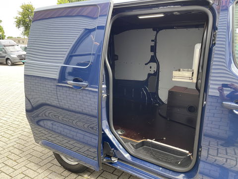 Peugeot Expert 226C 1.6 BlueHDI 95 Premium / speciaal gebouwd voor honden vervoer / hondenauto / omvormer / airco / cruise control / trekhaak / parkeersensoren achter !