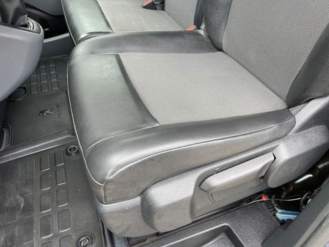 Peugeot Expert 226C 1.6 BlueHDI 95 Premium / speciaal gebouwd voor honden vervoer / hondenauto / omvormer / airco / cruise control / trekhaak / parkeersensoren achter !