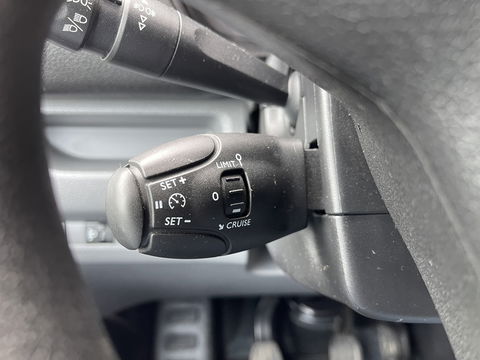 Peugeot Expert 226C 1.6 BlueHDI 95 Premium / speciaal gebouwd voor honden vervoer / hondenauto / omvormer / airco / cruise control / trekhaak / parkeersensoren achter !