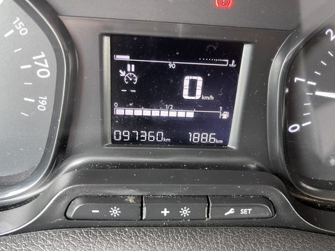 Peugeot Expert 226C 1.6 BlueHDI 95 Premium / speciaal gebouwd voor honden vervoer / hondenauto / omvormer / airco / cruise control / trekhaak / parkeersensoren achter !
