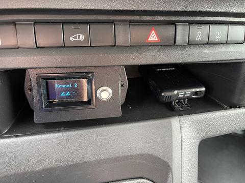 Peugeot Expert 226C 1.6 BlueHDI 95 Premium / speciaal gebouwd voor honden vervoer / hondenauto / omvormer / airco / cruise control / trekhaak / parkeersensoren achter !