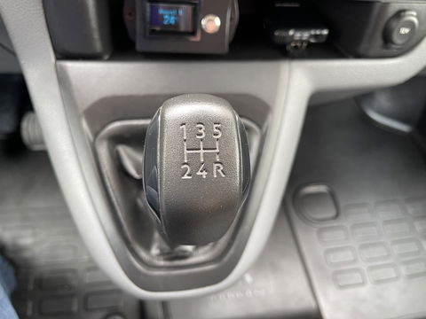 Peugeot Expert 226C 1.6 BlueHDI 95 Premium / speciaal gebouwd voor honden vervoer / hondenauto / omvormer / airco / cruise control / trekhaak / parkeersensoren achter !