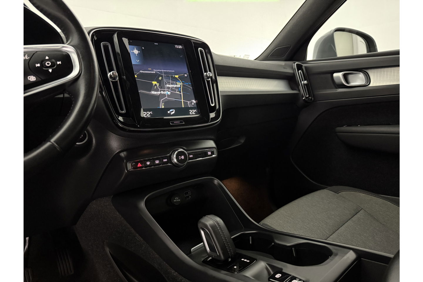 Volvo XC40 1.5 T5 Inscription 262PK Hybride LED Camera Carplay Clima Cruise Navi PDC 18''LMV