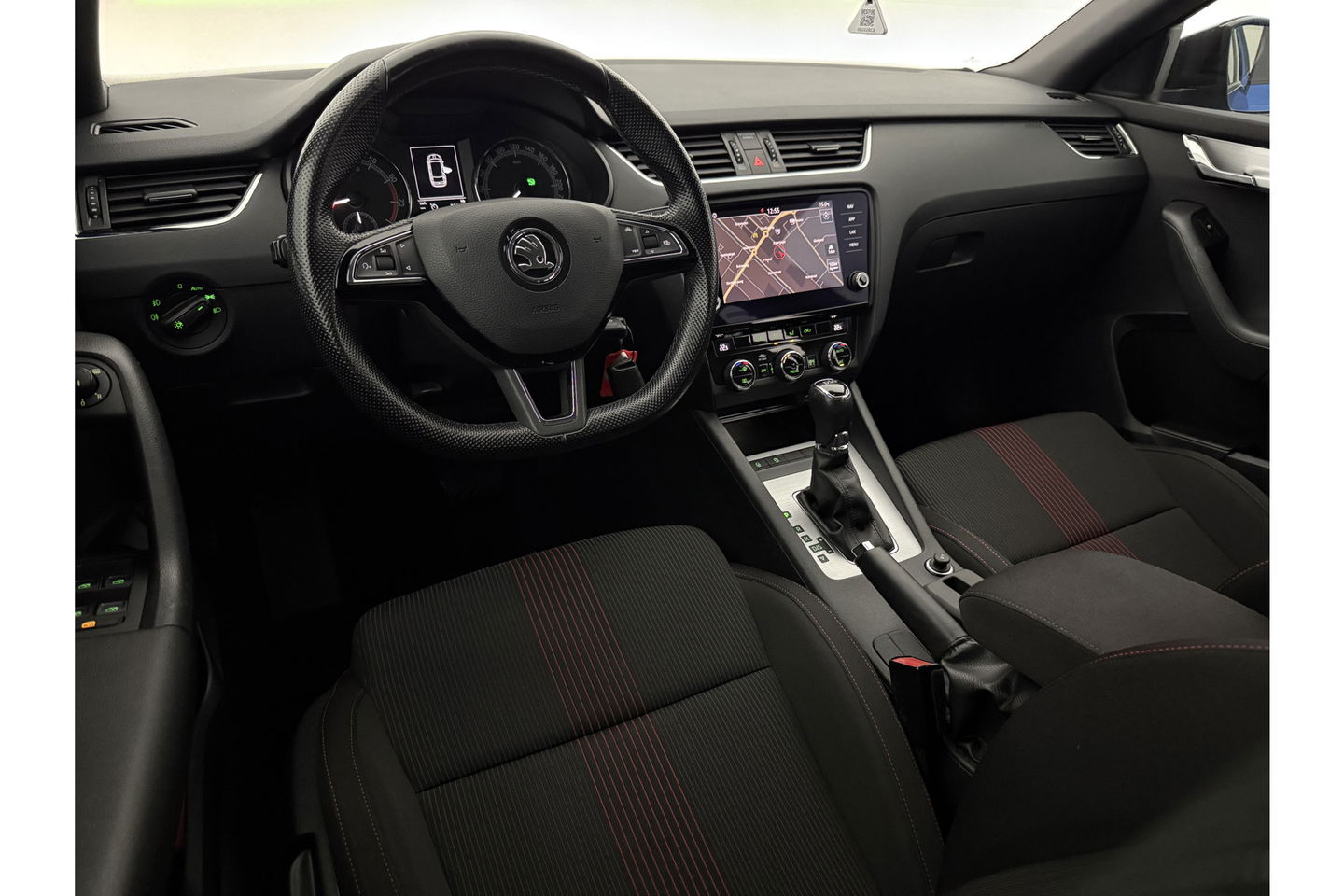 Škoda Octavia 1.5 TSI 150PK Sport Business LED Trekhaak Carplay Clima Cruise Navi PDC 17''LMV