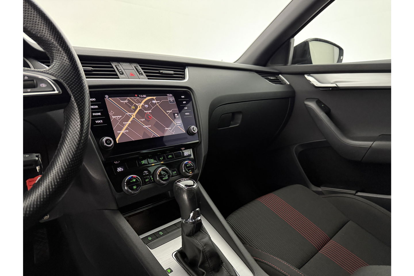 Škoda Octavia 1.5 TSI 150PK Sport Business LED Trekhaak Carplay Clima Cruise Navi PDC 17''LMV