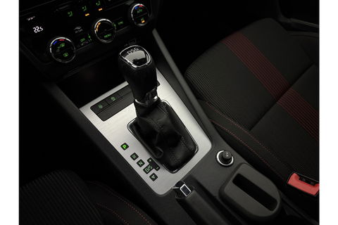 Škoda Octavia 1.5 TSI 150PK Sport Business LED Trekhaak Carplay Clima Cruise Navi PDC 17''LMV