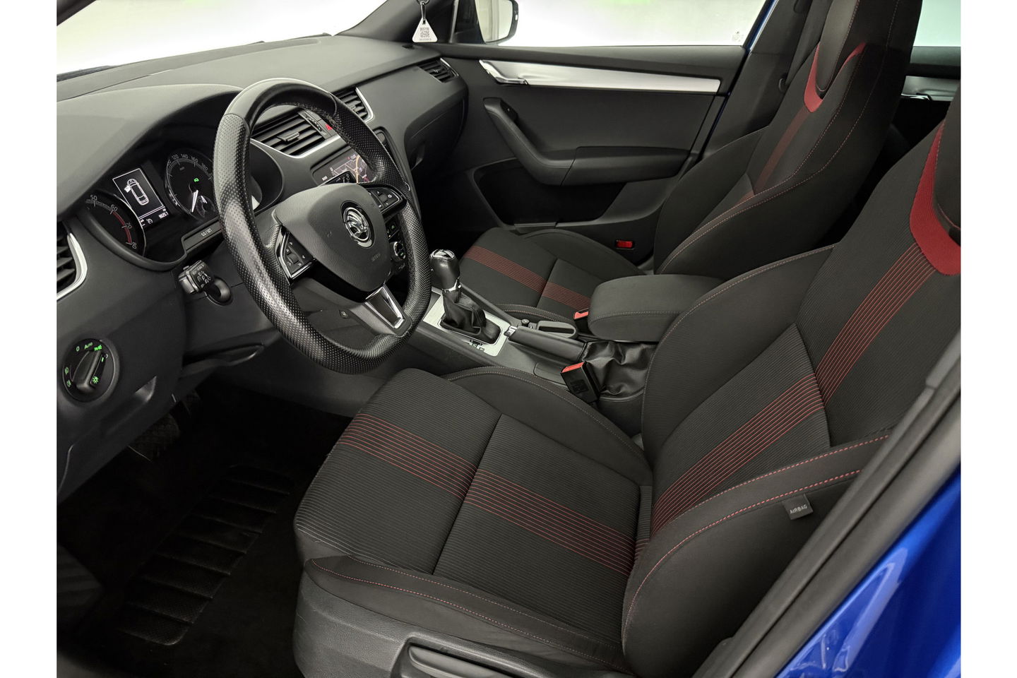 Škoda Octavia 1.5 TSI 150PK Sport Business LED Trekhaak Carplay Clima Cruise Navi PDC 17''LMV