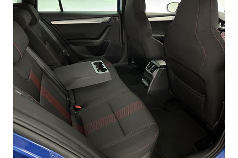 Škoda Octavia 1.5 TSI 150PK Sport Business LED Trekhaak Carplay Clima Cruise Navi PDC 17''LMV