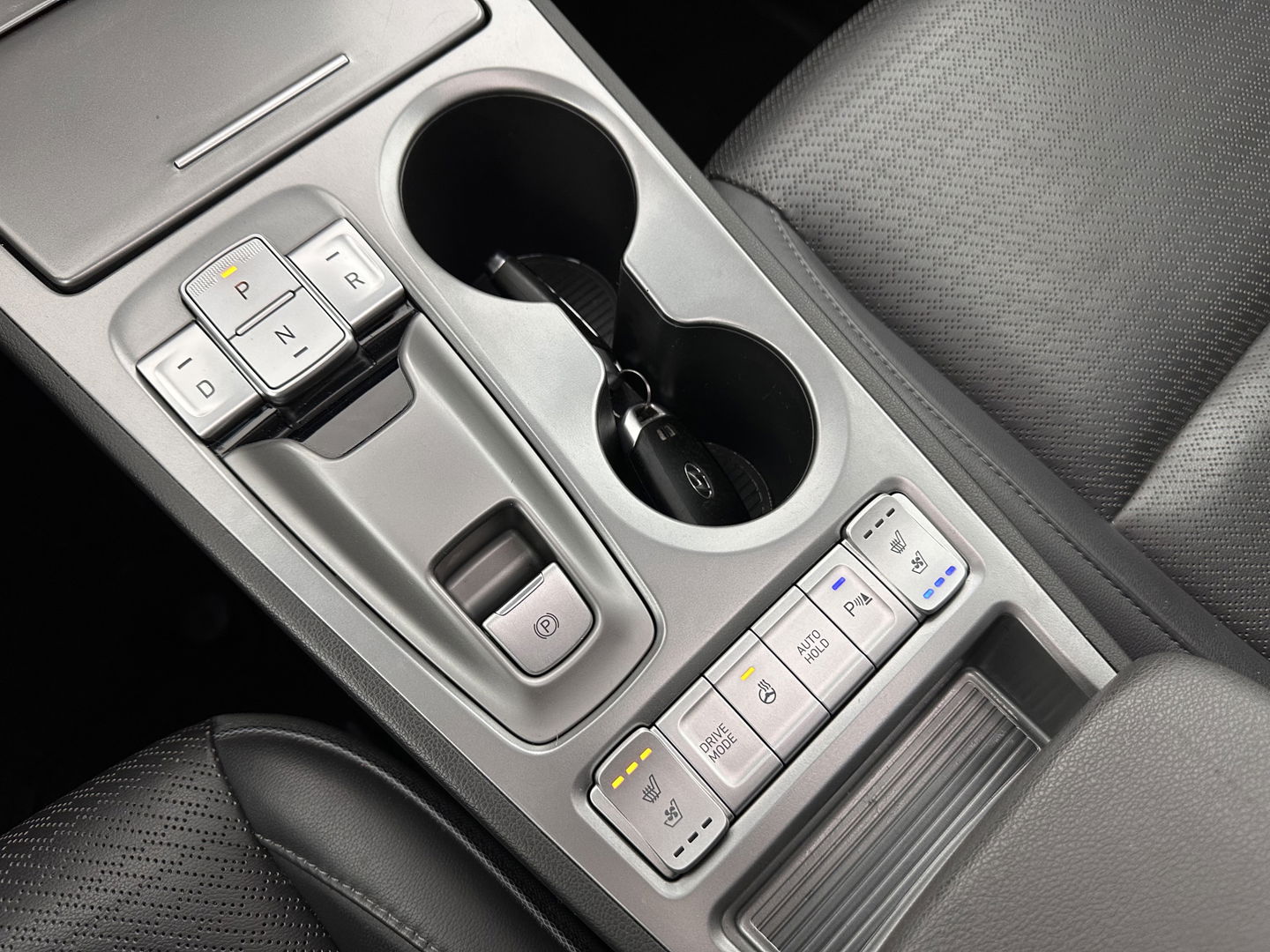 Hyundai KONA EV Premium 64 kWh *FULL-LEATHER | HEAD-UP | SUNROOF | FULL-LED | NAVI-FULLMAP | DAB | ADAPTIVE-CRUISE | KEYLESS | CAMERA | BLIND-SPOT | LANE-ASSIST | DIGI-COCKPIT | COMFORT-SEATS | 17''ALU*