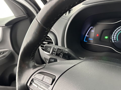 Hyundai KONA EV Premium 64 kWh *FULL-LEATHER | HEAD-UP | SUNROOF | FULL-LED | NAVI-FULLMAP | DAB | ADAPTIVE-CRUISE | KEYLESS | CAMERA | BLIND-SPOT | LANE-ASSIST | DIGI-COCKPIT | COMFORT-SEATS | 17''ALU*