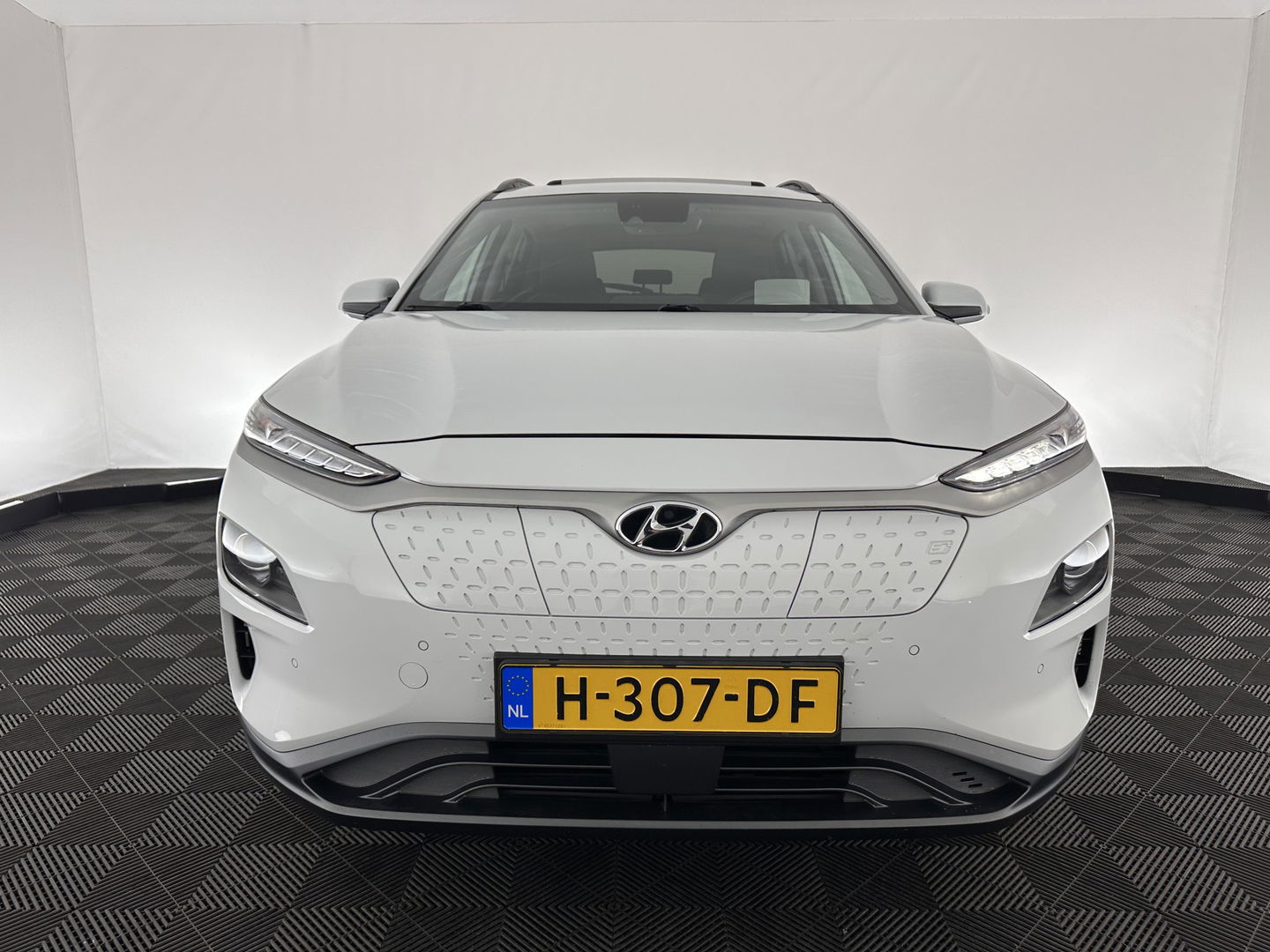 Hyundai KONA EV Premium 64 kWh *FULL-LEATHER | HEAD-UP | SUNROOF | FULL-LED | NAVI-FULLMAP | DAB | ADAPTIVE-CRUISE | KEYLESS | CAMERA | BLIND-SPOT | LANE-ASSIST | DIGI-COCKPIT | COMFORT-SEATS | 17''ALU*