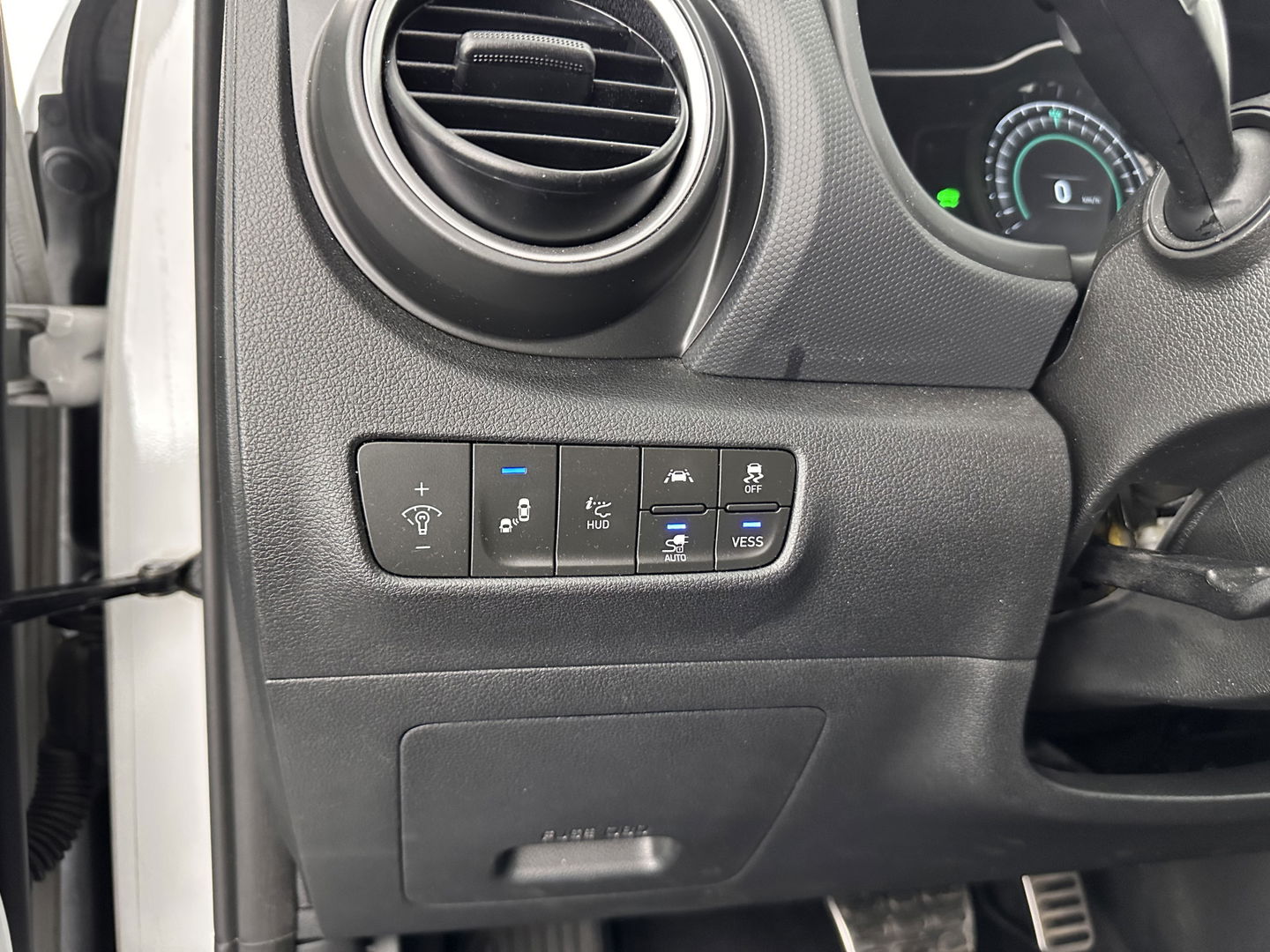 Hyundai KONA EV Premium 64 kWh *FULL-LEATHER | HEAD-UP | SUNROOF | FULL-LED | NAVI-FULLMAP | DAB | ADAPTIVE-CRUISE | KEYLESS | CAMERA | BLIND-SPOT | LANE-ASSIST | DIGI-COCKPIT | COMFORT-SEATS | 17''ALU*