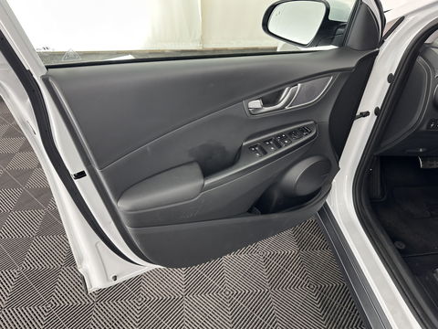 Hyundai KONA EV Premium 64 kWh *FULL-LEATHER | HEAD-UP | SUNROOF | FULL-LED | NAVI-FULLMAP | DAB | ADAPTIVE-CRUISE | KEYLESS | CAMERA | BLIND-SPOT | LANE-ASSIST | DIGI-COCKPIT | COMFORT-SEATS | 17''ALU*