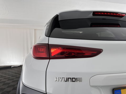 Hyundai KONA EV Premium 64 kWh *FULL-LEATHER | HEAD-UP | SUNROOF | FULL-LED | NAVI-FULLMAP | DAB | ADAPTIVE-CRUISE | KEYLESS | CAMERA | BLIND-SPOT | LANE-ASSIST | DIGI-COCKPIT | COMFORT-SEATS | 17''ALU*