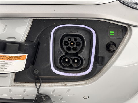 Hyundai KONA EV Premium 64 kWh *FULL-LEATHER | HEAD-UP | SUNROOF | FULL-LED | NAVI-FULLMAP | DAB | ADAPTIVE-CRUISE | KEYLESS | CAMERA | BLIND-SPOT | LANE-ASSIST | DIGI-COCKPIT | COMFORT-SEATS | 17''ALU*