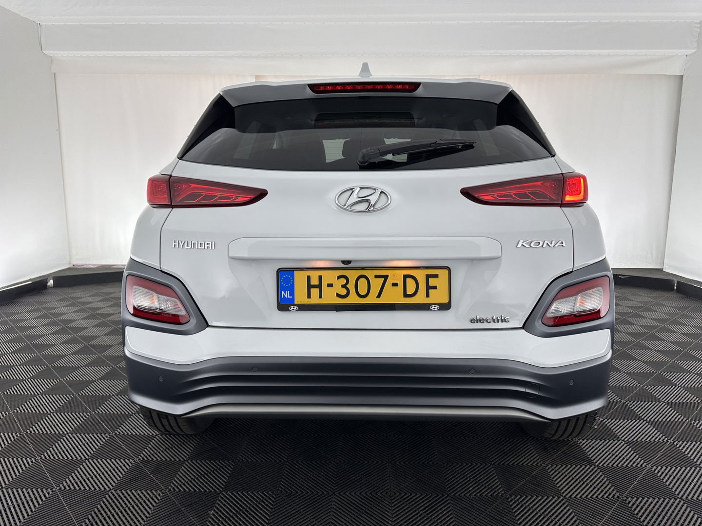 Hyundai KONA EV Premium 64 kWh *FULL-LEATHER | HEAD-UP | SUNROOF | FULL-LED | NAVI-FULLMAP | DAB | ADAPTIVE-CRUISE | KEYLESS | CAMERA | BLIND-SPOT | LANE-ASSIST | DIGI-COCKPIT | COMFORT-SEATS | 17''ALU*