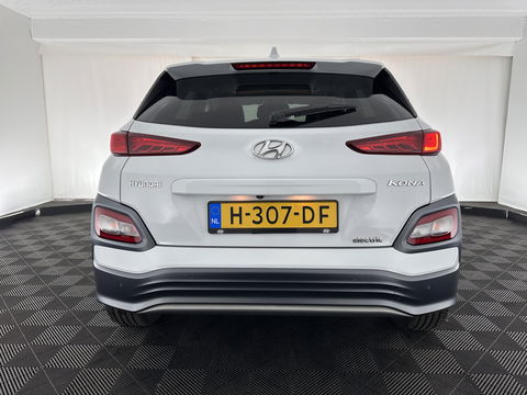 Hyundai KONA EV Premium 64 kWh *FULL-LEATHER | HEAD-UP | SUNROOF | FULL-LED | NAVI-FULLMAP | DAB | ADAPTIVE-CRUISE | KEYLESS | CAMERA | BLIND-SPOT | LANE-ASSIST | DIGI-COCKPIT | COMFORT-SEATS | 17''ALU*
