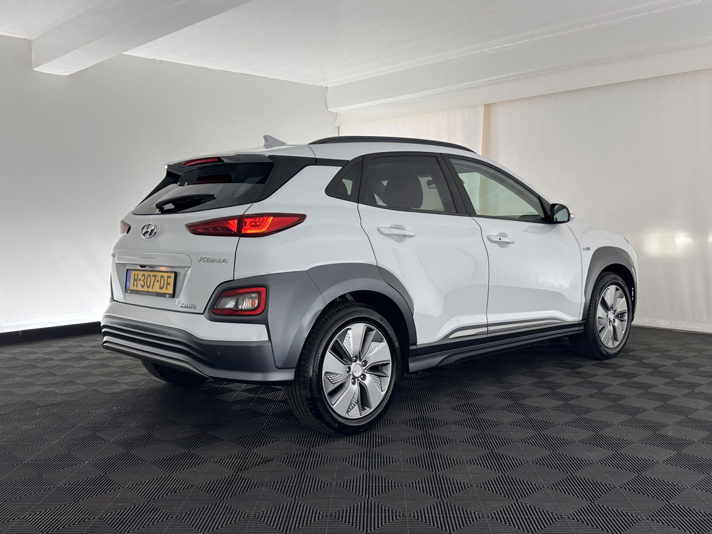 Hyundai KONA EV Premium 64 kWh *FULL-LEATHER | HEAD-UP | SUNROOF | FULL-LED | NAVI-FULLMAP | DAB | ADAPTIVE-CRUISE | KEYLESS | CAMERA | BLIND-SPOT | LANE-ASSIST | DIGI-COCKPIT | COMFORT-SEATS | 17''ALU*