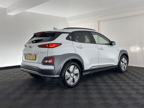 Hyundai KONA EV Premium 64 kWh *FULL-LEATHER | HEAD-UP | SUNROOF | FULL-LED | NAVI-FULLMAP | DAB | ADAPTIVE-CRUISE | KEYLESS | CAMERA | BLIND-SPOT | LANE-ASSIST | DIGI-COCKPIT | COMFORT-SEATS | 17''ALU*