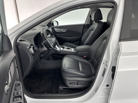 Hyundai KONA EV Premium 64 kWh *FULL-LEATHER | HEAD-UP | SUNROOF | FULL-LED | NAVI-FULLMAP | DAB | ADAPTIVE-CRUISE | KEYLESS | CAMERA | BLIND-SPOT | LANE-ASSIST | DIGI-COCKPIT | COMFORT-SEATS | 17''ALU*