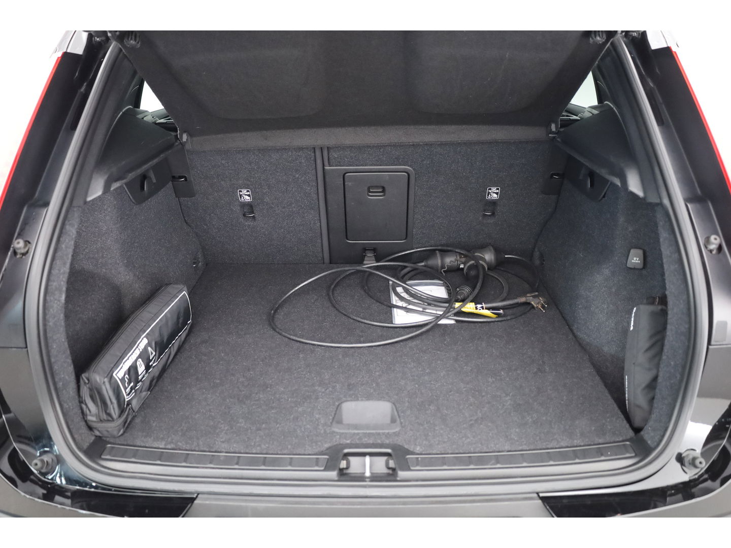 Volvo XC40 1.5 T5 Recharge R-Design | Trekhaak | ACC | Camera | stoel + stuurverw. |