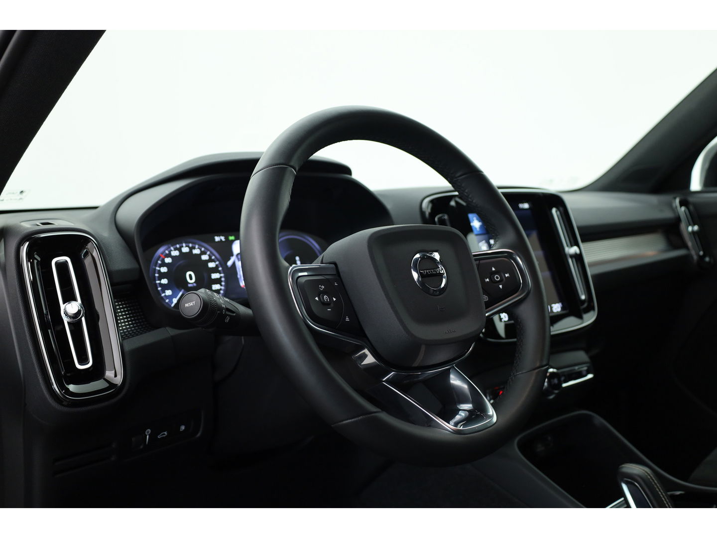 Volvo XC40 1.5 T5 Recharge R-Design | Trekhaak | ACC | Camera | stoel + stuurverw. |