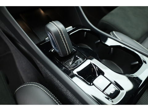 Volvo XC40 1.5 T5 Recharge R-Design | Trekhaak | ACC | Camera | stoel + stuurverw. |