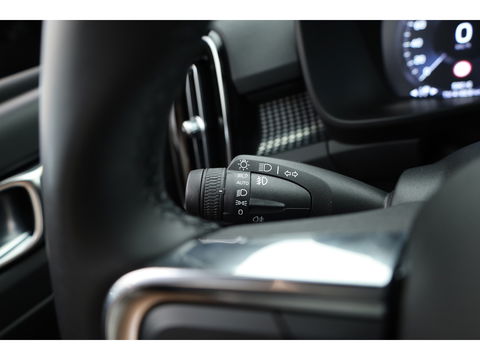 Volvo XC40 1.5 T5 Recharge R-Design | Trekhaak | ACC | Camera | stoel + stuurverw. |