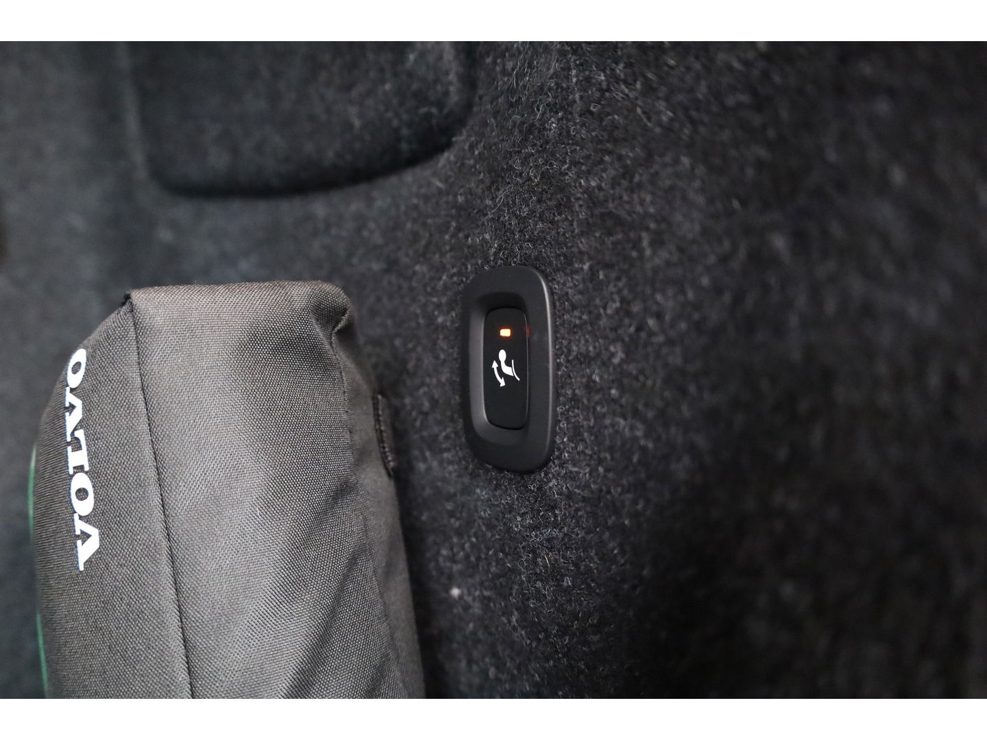 Volvo XC40 1.5 T5 Recharge R-Design | Trekhaak | ACC | Camera | stoel + stuurverw. |