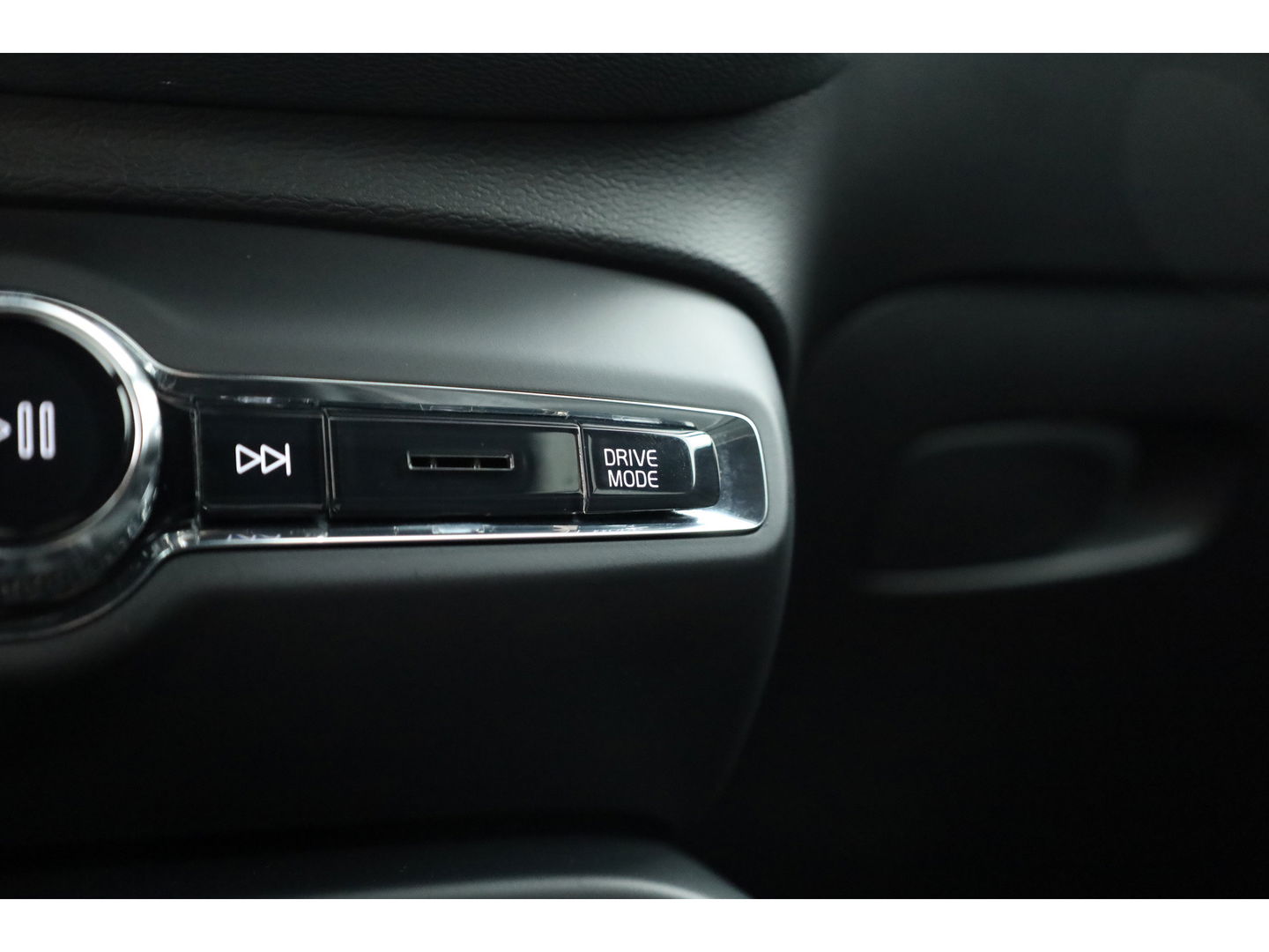 Volvo XC40 1.5 T5 Recharge R-Design | Trekhaak | ACC | Camera | stoel + stuurverw. |