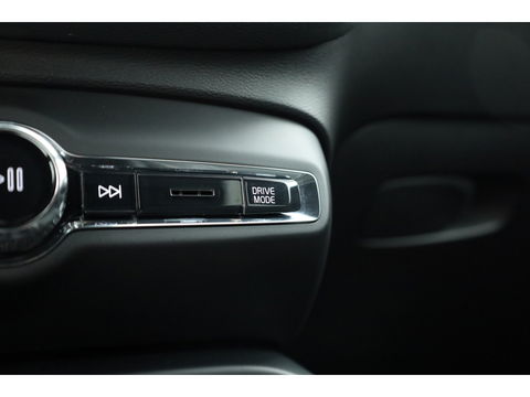 Volvo XC40 1.5 T5 Recharge R-Design | Trekhaak | ACC | Camera | stoel + stuurverw. |