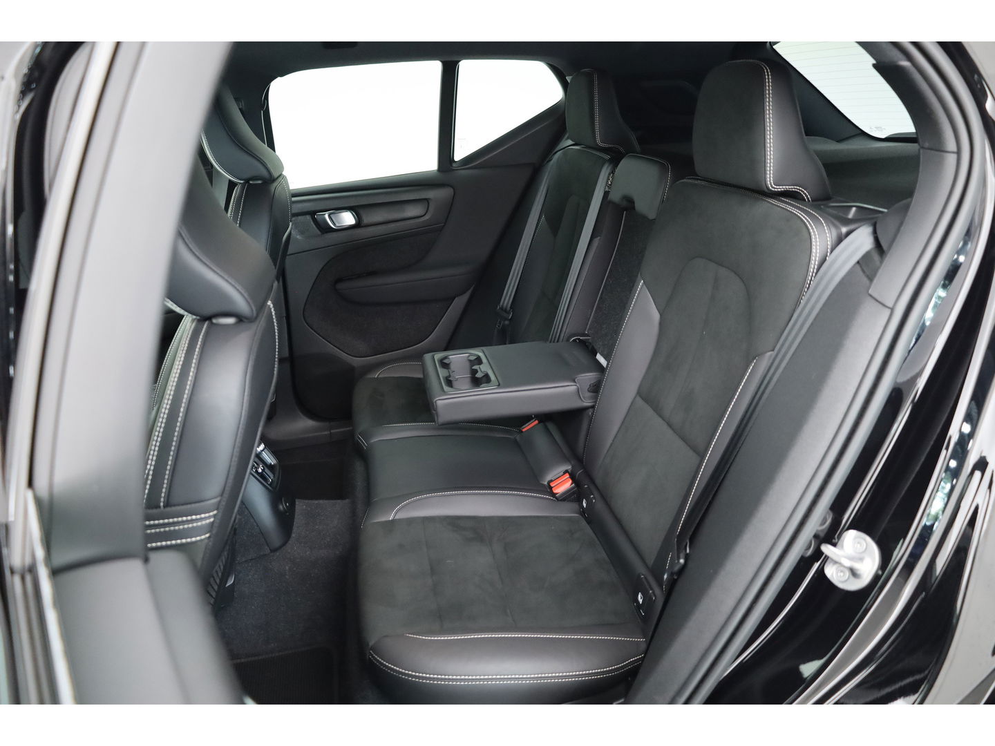 Volvo XC40 1.5 T5 Recharge R-Design | Trekhaak | ACC | Camera | stoel + stuurverw. |