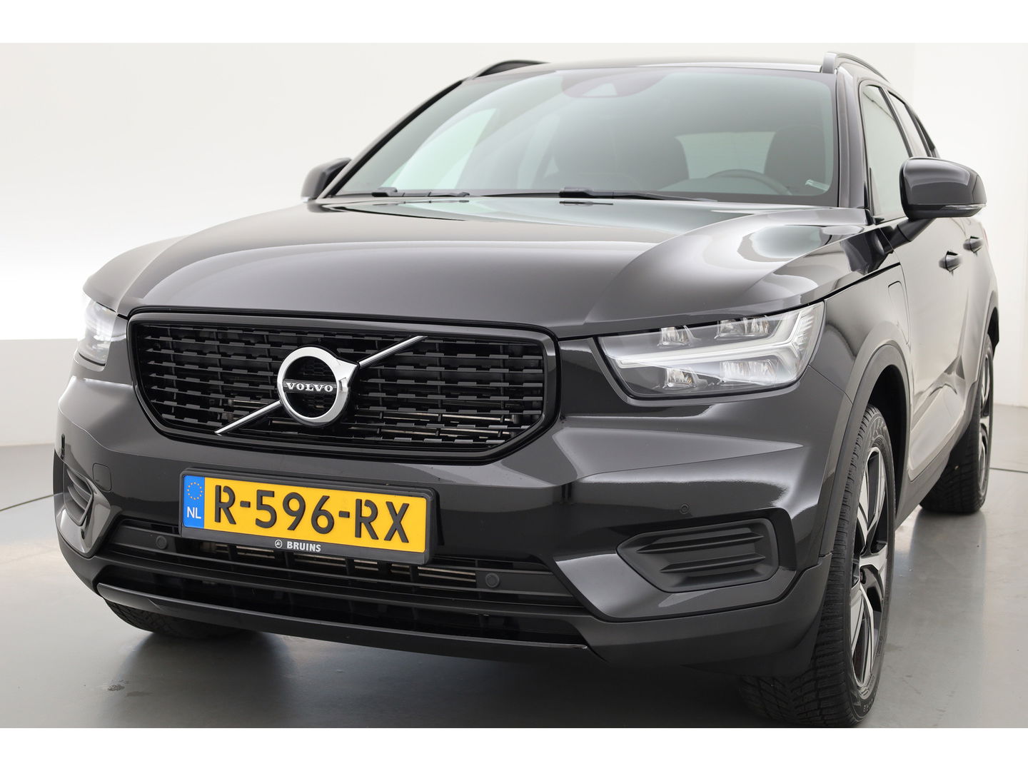 Volvo XC40 1.5 T5 Recharge R-Design | Trekhaak | ACC | Camera | stoel + stuurverw. |