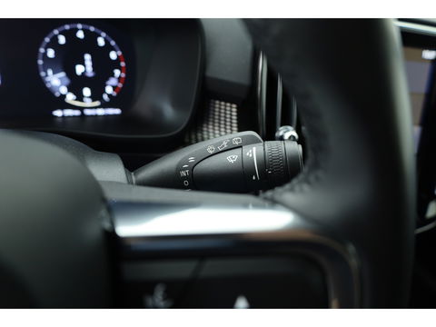 Volvo XC40 2.0 B4 R-Design Camera | Stoel + stuurverwarming | 20 inch | H&K Audio |