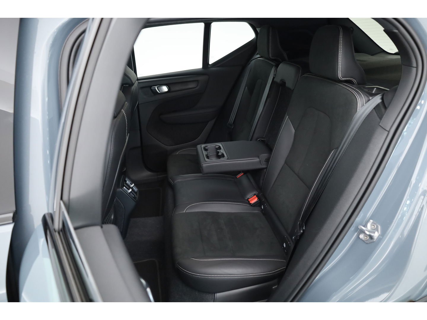 Volvo XC40 2.0 B4 R-Design Camera | Stoel + stuurverwarming | 20 inch | H&K Audio |