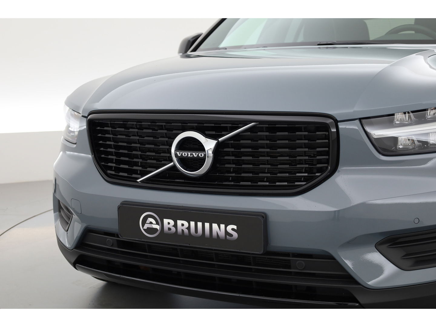 Volvo XC40 2.0 B4 R-Design Camera | Stoel + stuurverwarming | 20 inch | H&K Audio |