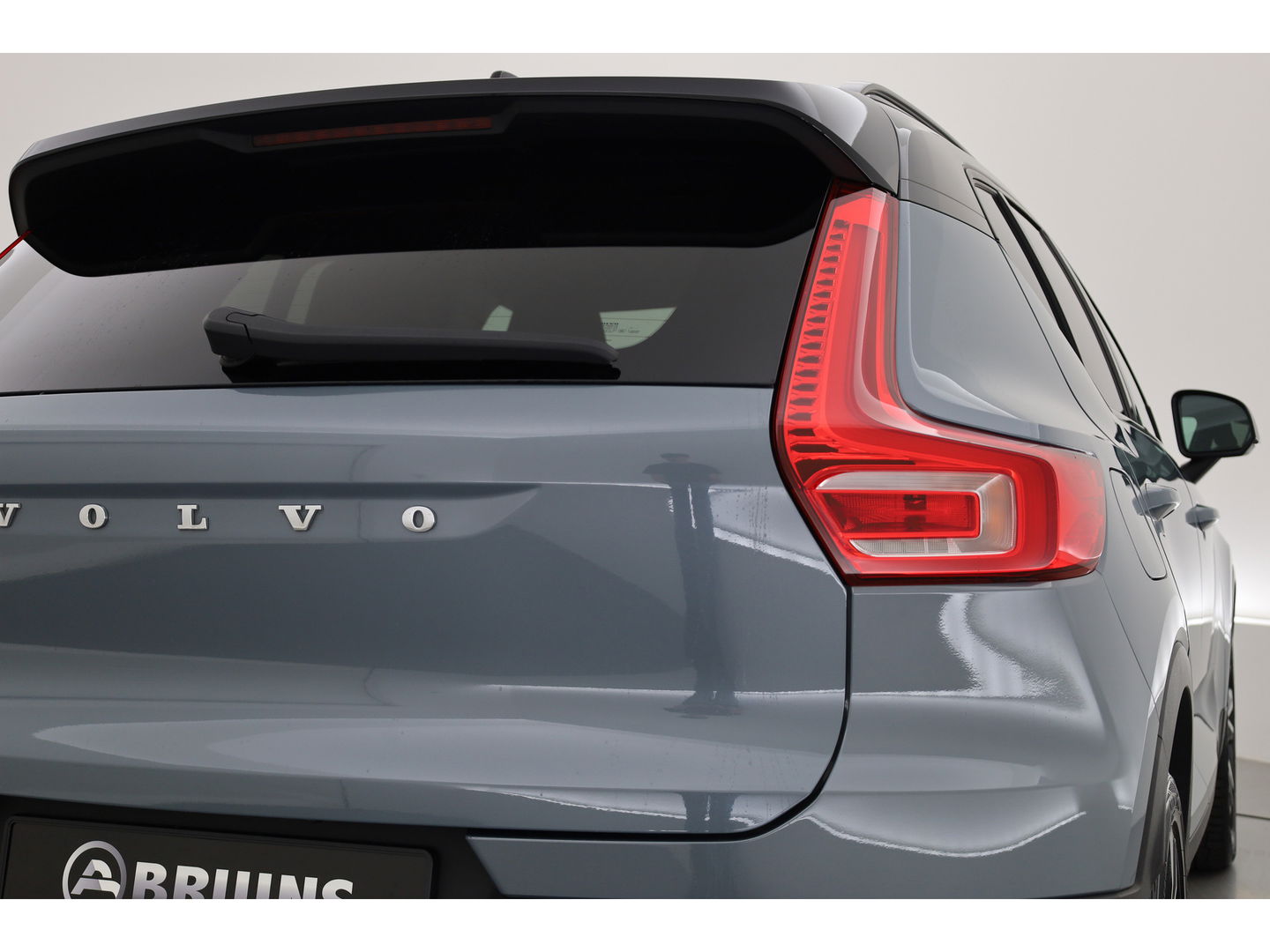 Volvo XC40 2.0 B4 R-Design Camera | Stoel + stuurverwarming | 20 inch | H&K Audio |