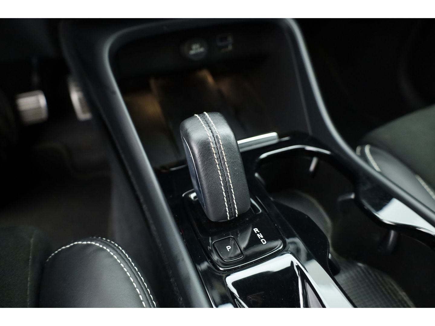 Volvo XC40 2.0 B4 R-Design Camera | Stoel + stuurverwarming | 20 inch | H&K Audio |