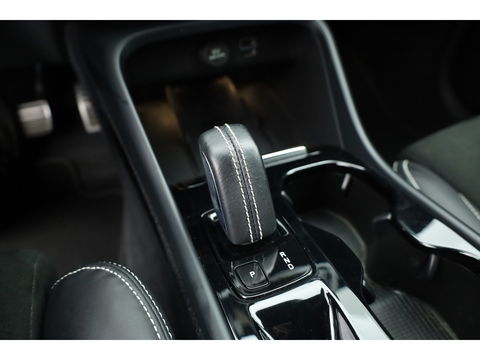 Volvo XC40 2.0 B4 R-Design Camera | Stoel + stuurverwarming | 20 inch | H&K Audio |