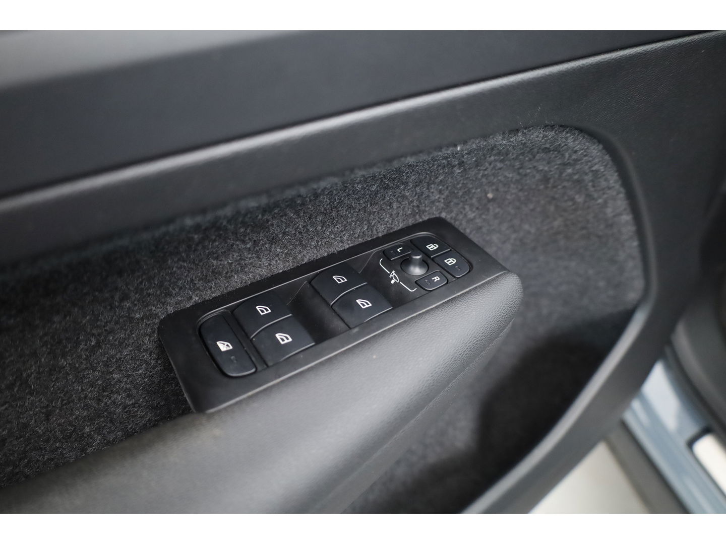 Volvo XC40 2.0 B4 R-Design Camera | Stoel + stuurverwarming | 20 inch | H&K Audio |