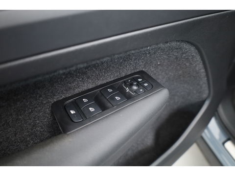 Volvo XC40 2.0 B4 R-Design Camera | Stoel + stuurverwarming | 20 inch | H&K Audio |