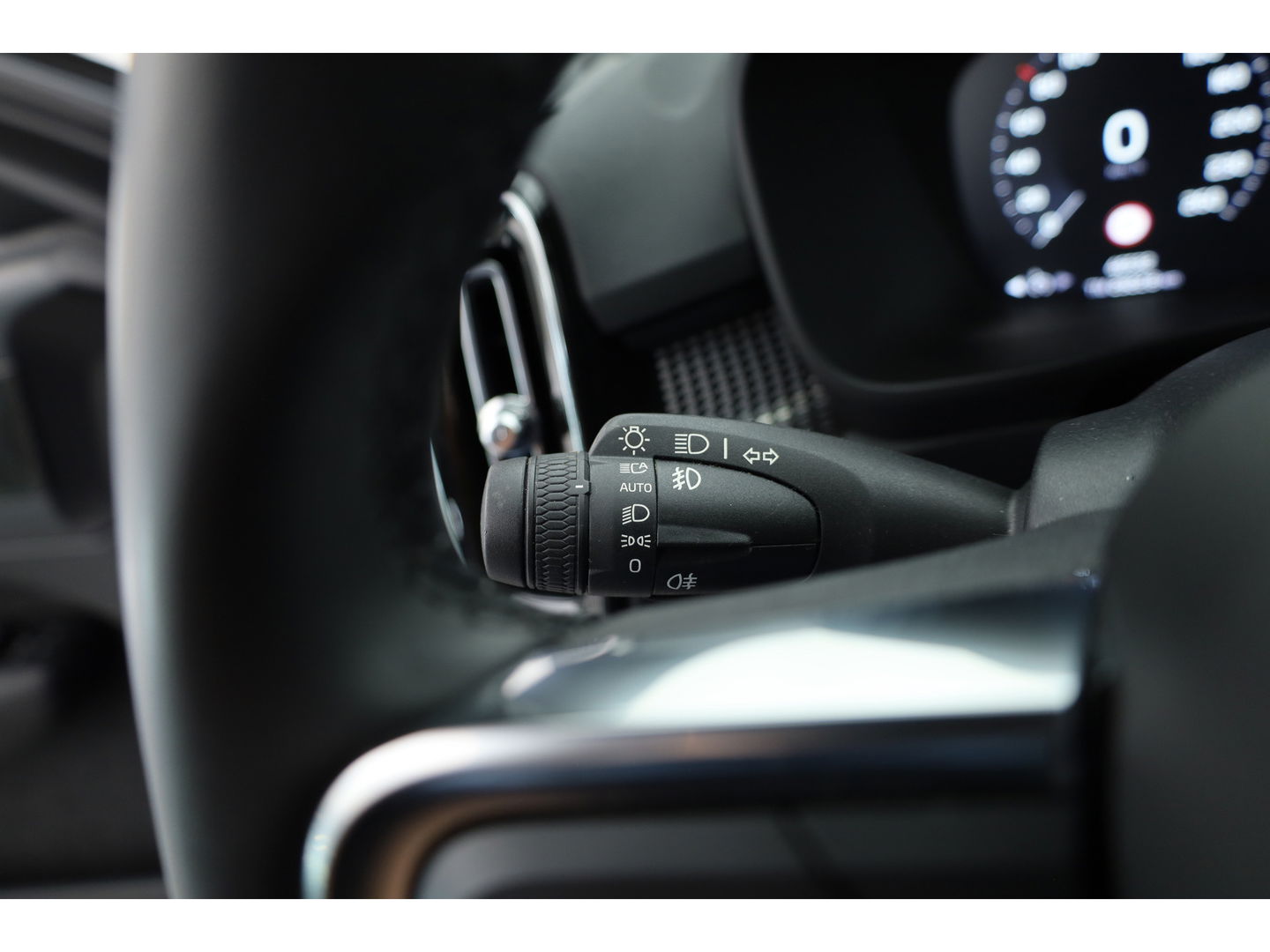 Volvo XC40 2.0 B4 R-Design Camera | Stoel + stuurverwarming | 20 inch | H&K Audio |