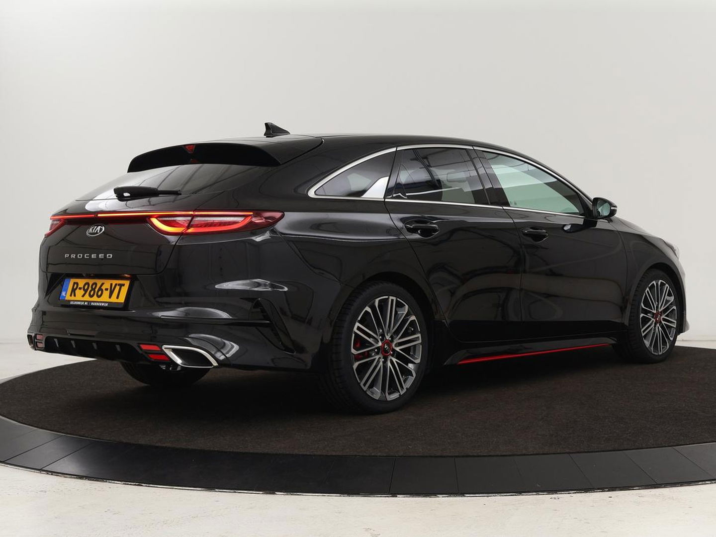 Kia ProCeed 1.6 T-GDI GT | Leder/Alcantara | Stoel & stuurverwarming | Adaptive cruise | Camera | JBL Sound | Memory | Full LED | Keyless