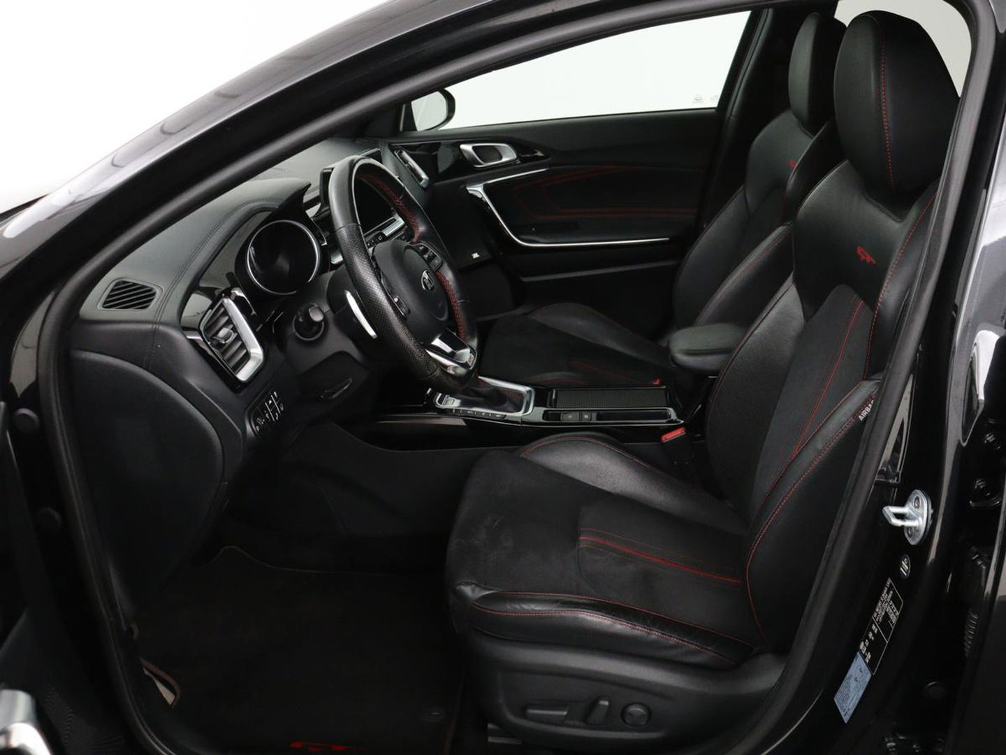 Kia ProCeed 1.6 T-GDI GT | Leder/Alcantara | Stoel & stuurverwarming | Adaptive cruise | Camera | JBL Sound | Memory | Full LED | Keyless