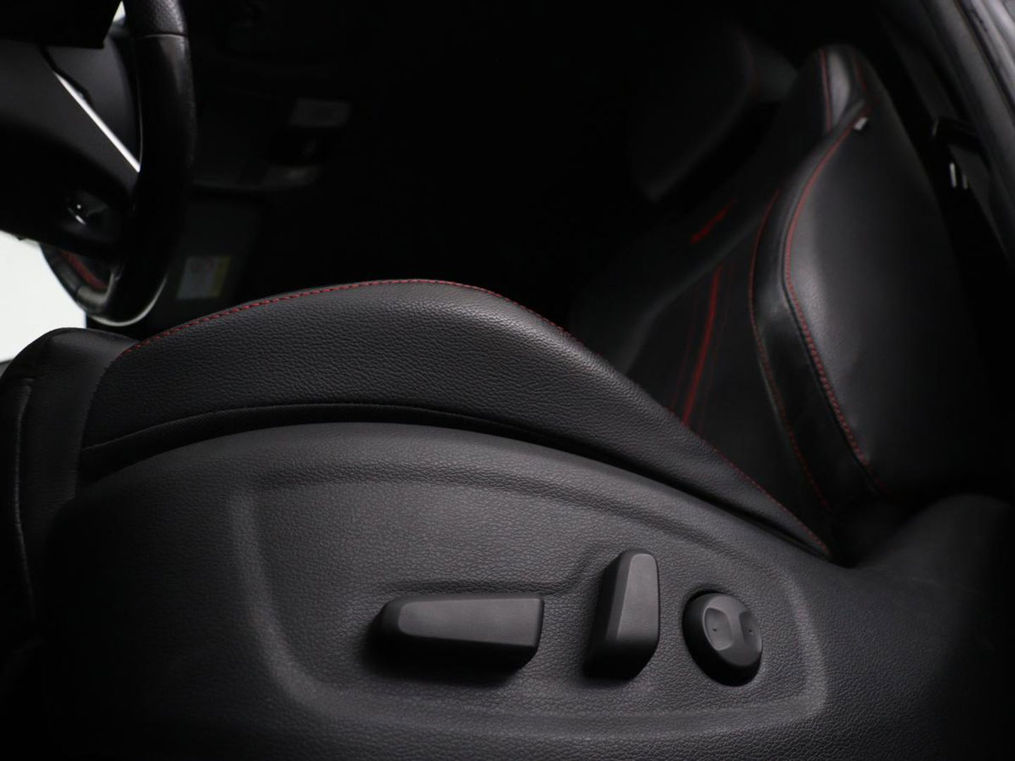 Kia ProCeed 1.6 T-GDI GT | Leder/Alcantara | Stoel & stuurverwarming | Adaptive cruise | Camera | JBL Sound | Memory | Full LED | Keyless