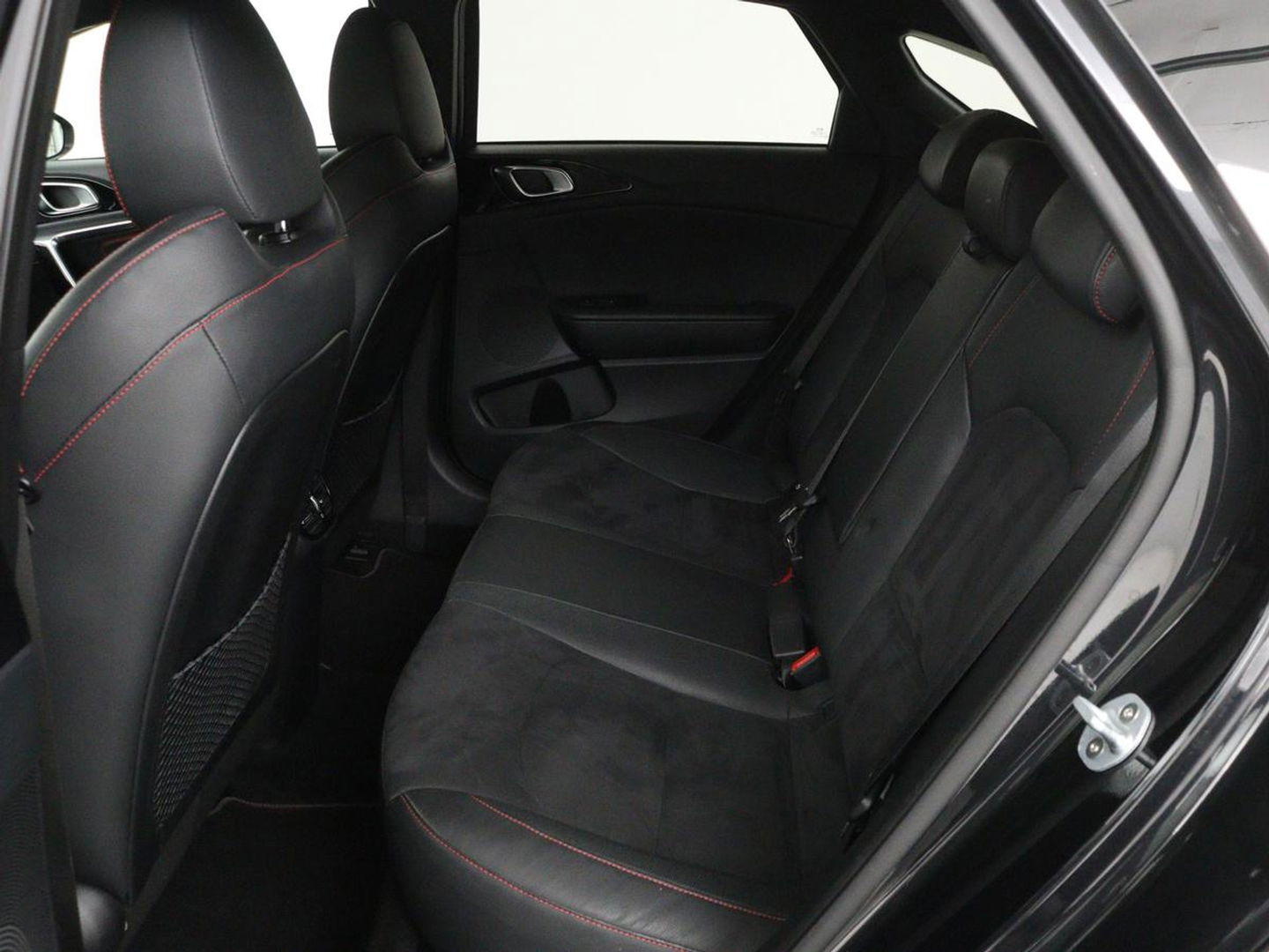 Kia ProCeed 1.6 T-GDI GT | Leder/Alcantara | Stoel & stuurverwarming | Adaptive cruise | Camera | JBL Sound | Memory | Full LED | Keyless
