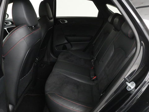 Kia ProCeed 1.6 T-GDI GT | Leder/Alcantara | Stoel & stuurverwarming | Adaptive cruise | Camera | JBL Sound | Memory | Full LED | Keyless
