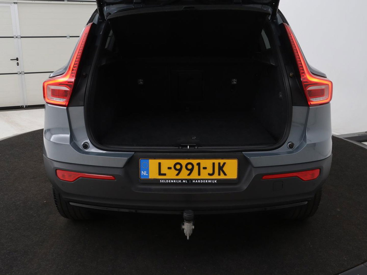 Volvo XC40 1.5 T4 Rech R Design Expression | Panoramadak | Stoel & stuurverwarming | Adaptive cruise | Trekhaak | Camera | Carplay | Getint glas | PHEV