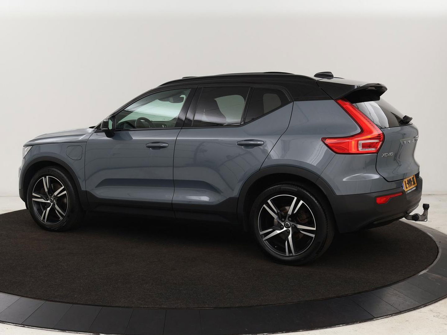 Volvo XC40 1.5 T4 Rech R Design Expression | Panoramadak | Stoel & stuurverwarming | Adaptive cruise | Trekhaak | Camera | Carplay | Getint glas | PHEV